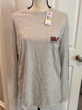 NWT Vineyard Vines Light Gray Long-Sleeve Pocket Tee with Christmas Whale Print